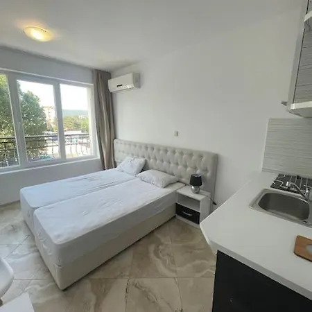 Apartment White Studio With а Pool In Sunny Beach